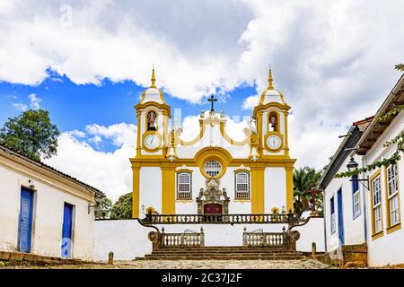 Historische Kirche in der Stadt Tiradentes im 18. Jahrhundert erbaut Stockfoto