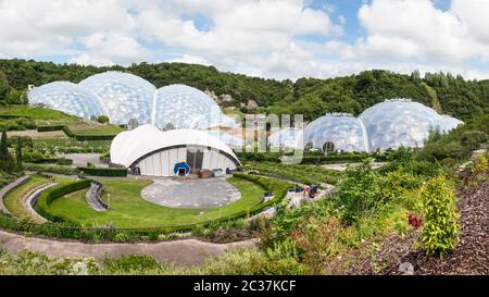 Ein Panoramablick auf das Eden Project bei St. Austell in Cornwall. Stockfoto