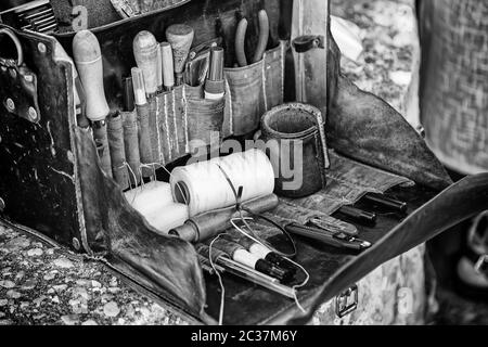 Leder Werkzeuge, Nähen Objekt Detail und der Lederverarbeitung Stockfoto