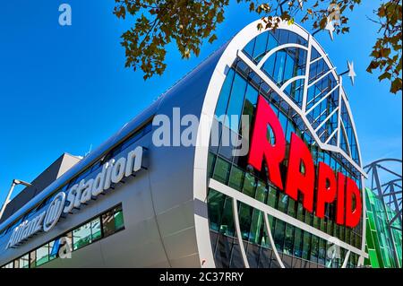 Modernes Gebäude des Allianz Stadions - der offiziellen Arena des FC Rapid. Wien, Österreich Stockfoto