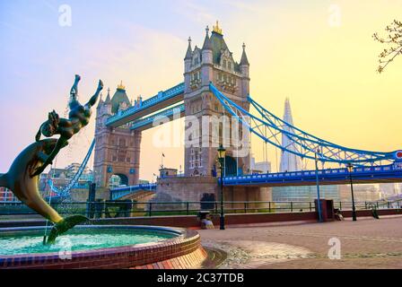 Tower Bridge und die Themse in London, Großbritannien Stockfoto