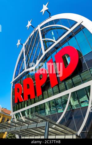 Modernes Gebäude des Allianz Stadions - der offiziellen Arena des FC Rapid. Wien, Österreich Stockfoto