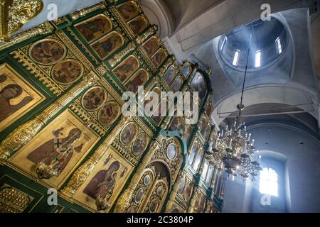 Tempel der lebensspendenden Dreifaltigkeit in Blättern. Moskau, Russland Stockfoto