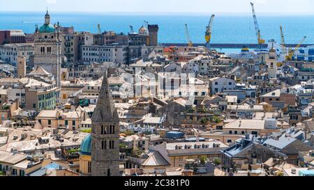 Luftaufnahme der Altstadt von Genua. Genova Skyline, Italien Stockfoto
