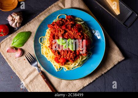 Die echte Bolognese-Sauce mit Spaghetti-Nudeln Stockfoto