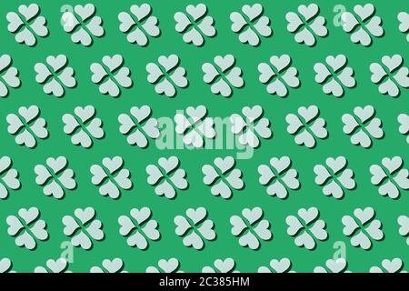 Begrüßung des Hintergrunds von Shamrocks zum St. Patrick's Day. Stockfoto