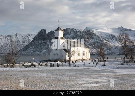 Gimsoy Kirche im arktischen Kreis. Stockfoto