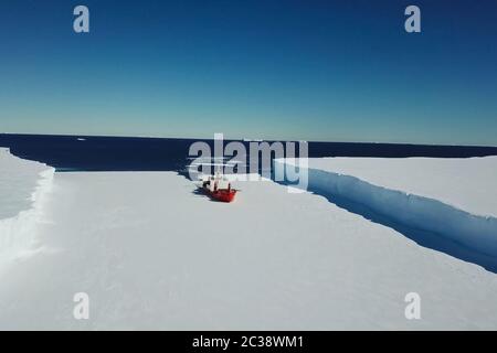 Ein Eis enpalled naldo, Eis brechen Schiff. Stockfoto