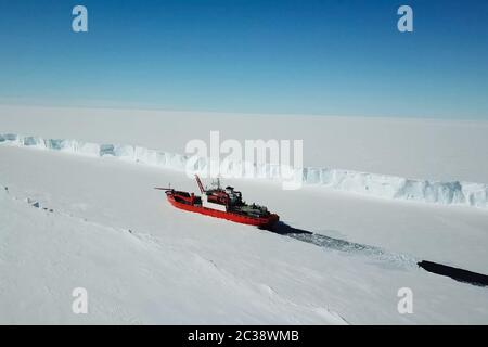 Ein Eis enpalled naldo, Eis brechen Schiff. Stockfoto