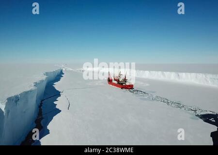 Ein Eis enpalled naldo, Eis brechen Schiff. Stockfoto