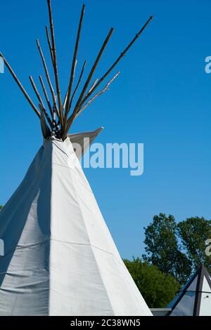 Tipi auf einer beliebten Campingplatz Bertingen in der Nähe von Magdeburg. Stockfoto