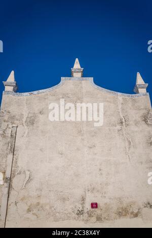 Rückseite der Santiago Kirche, eine barocke Kirche aus dem 18. Jahrhundert, Merida, Mexiko Stockfoto