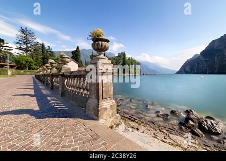 Seeufer in Riva del Garda. Gardasee, Trentino, Italien. Stockfoto