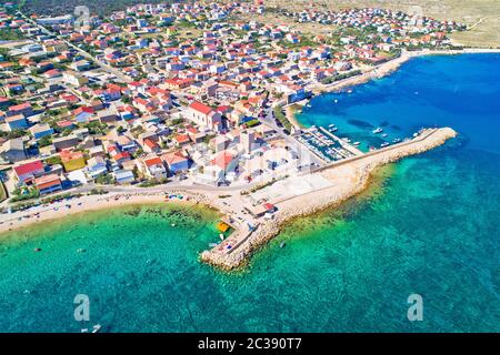 Haffkrug. Historische Altstadt von Haffkrug und Velebit Kanal Luftaufnahme, Dalmatien Region von Kroatien Stockfoto