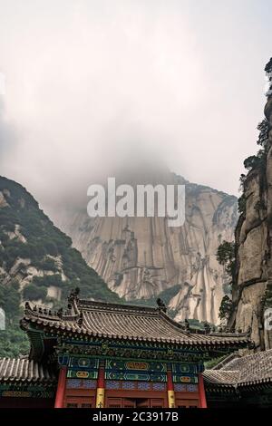 Buddhistischer Tempel unterhalb des Huashan Berges Stockfoto