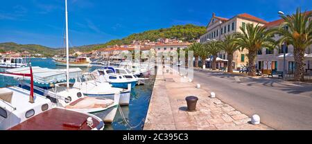 Blick auf die Bucht von Vela Luka auf der Insel Korcula Stockfoto