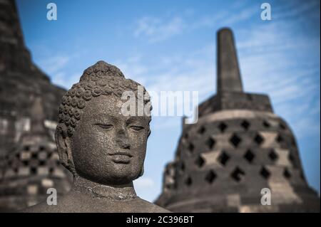 Buddha-Statue am Borobudur-Tempel, Java, Indonesien Stockfoto