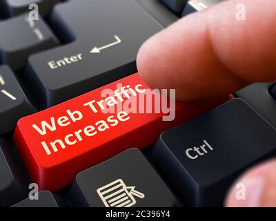 Zunahme des Webverkehrs – auf roter Tastatur geschrieben. Männliche Hand drückt Taste auf schwarzer PC-Tastatur. Nahaufnahme. Verschwommener Hintergrund. 3D-Rendern. Stockfoto