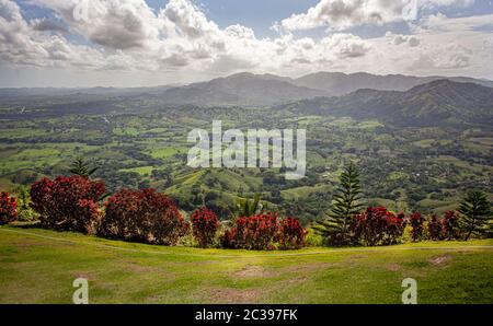 Panorama der Aussicht von der Höhe der Montaña Redonda in der Dominikanischen Republik Stockfoto