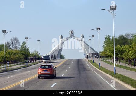 Pjöngjang, Nordkorea - 3. Mai 2019: Denkmal der drei-Punkte-Charta für die nationale Wiedervereinigung in Pjöngjang, auf dem Symbol der Hauptstadt Nord-Ko Stockfoto