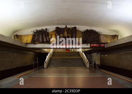 Innenansicht der U-Bahnstation Frunzenskaya in Minsk Stockfoto