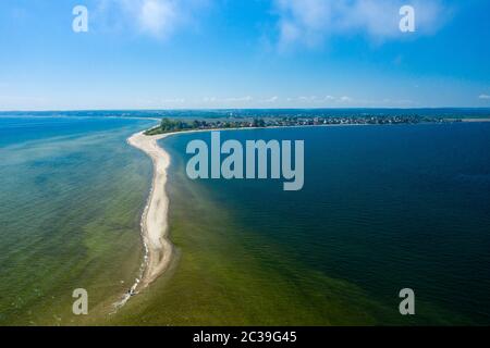 Rewa, Polen. Luftaufnahme des Isthmus Rewski im Sommer an der Ostsee in Rewa, pommersche Woiwodschaft, Polen. Stockfoto