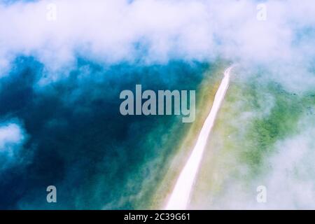 Rewa, Polen. Luftaufnahme des Isthmus Rewski im Sommer an der Ostsee in Rewa, pommersche Woiwodschaft, Polen. Stockfoto