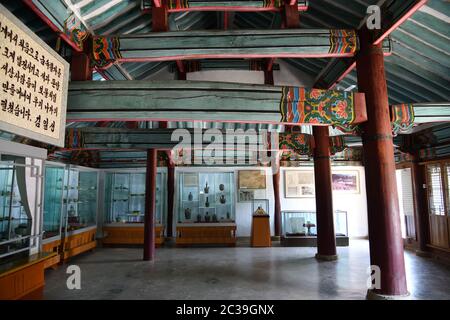 Kaesong, Nordkorea - 4. Mai 2019: Konfuzianische Bildungseinrichtung der Koryo-Dynastie. Es wurde 992 eröffnet. Im Inneren des Koryo-Dynastie-Museums Stockfoto
