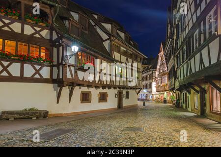 Traditionelle bunte Häuser in Strasbourg - Elsass Frankreich Stockfoto