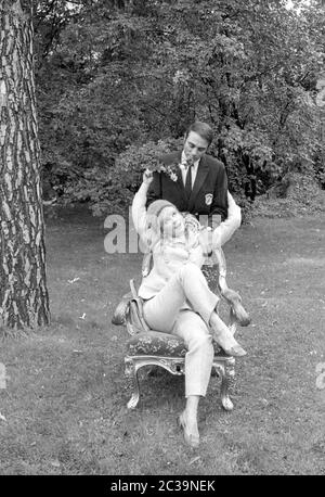 Elke Sommer mit ihrem Mann John Hyams in Berlin. Stockfoto
