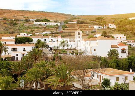 Betancuria kleine Stadt mit Santa Maria de Betancuria Kirche auf Fuerteventura, Kanarische Inseln, Spanien Stockfoto
