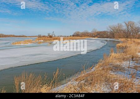 Teilweise Gefrorener Platte River im Späten Winter in der Nähe von Kearney, Nebraska Stockfoto