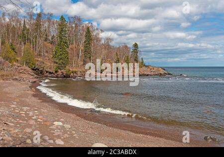 Ruhiger Strand an den Großen Seen Im Temperance River State Park in Minnesota Stockfoto