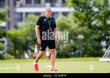 Hongkong, China, 19. Juni 2020. Hong Kong Cheftrainer Mixu Paatelainen reagiert während der U23 Trainingseinheit in Hongkong am 19. Juni 2020 in Hongkong, China. Kredit: Eurasia Sport Images/Alamy Live Nachrichten Stockfoto
