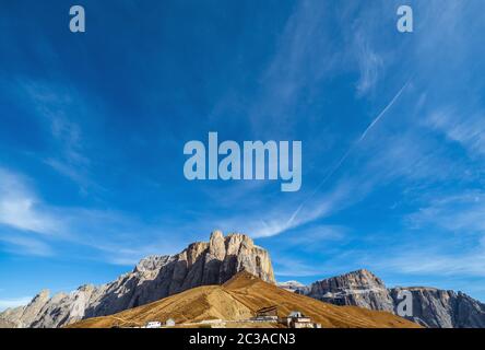 Herbst Alpine Dolomiten Felsenbergkulisse, Sudtirol, Italien. Ruhige Aussicht in der Nähe des Sellajoch. Stockfoto