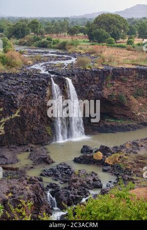 Blue Nile Wasserfall in der trockenen Jahreszeit mit geringer Wasserströmung in der Nähe von Bahir Dar und Lake Tana. Regenwetter. Natur und Reiseziel. Amhara Region Ethiop Stockfoto