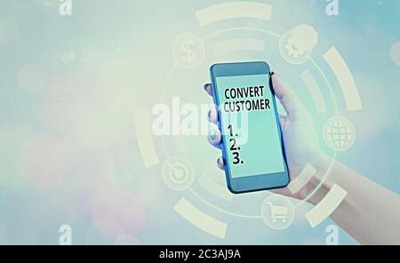 Konzeptionelle Handschrift mit Convert Customer. Konzept bedeutet Marketing-Taktik und Strategie, die Leads in Käufer verwandeln Stockfoto