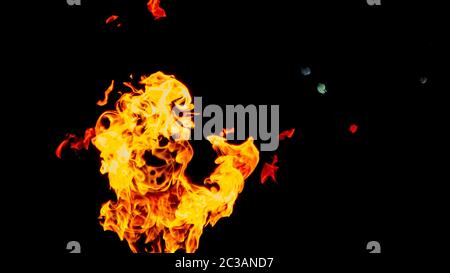 Ghost in Form von Feuer. Feuer flammen auf schwarzen Hintergrund. Feuer auf schwarzem Hintergrund isoliert. Feuer Muster. Stockfoto