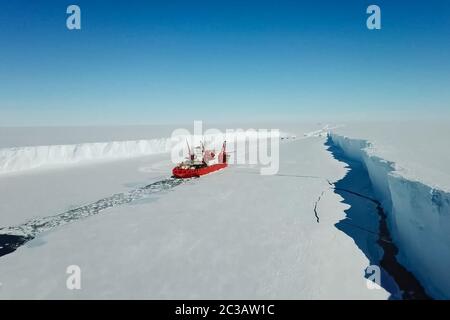 Ein Eis enpalled naldo, Eis brechen Schiff. Stockfoto
