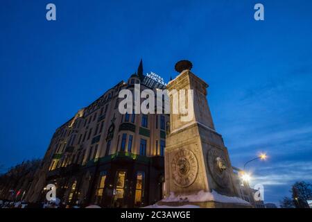 BELGRAD, SERBIEN - 27. JANUAR 2019: Hotel Moskva bei Nacht. Das Hotel ist berühmt dafür, eines der ältesten und luxuriösesten Hotels der Hauptstadt zu sein Stockfoto