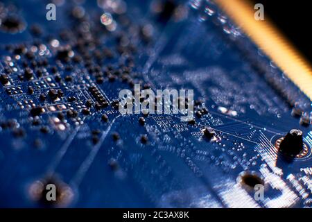 Platine mit Chips und radio Komponenten Elektronik gedruckt Stockfoto