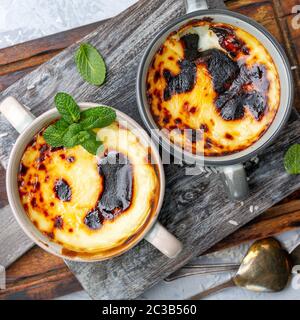 Milchreis Pudding. Türkisches Dessert. Stockfoto