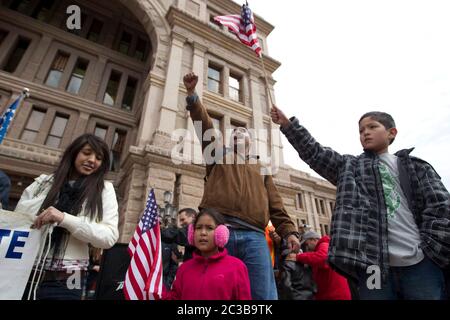 Austin Texas USA, Januar 2013: Demonstranten marschieren zum Texas Capitol und fordern die Gesetzgeber auf, eine faire und gerechte Einwanderungsreform zu genehmigen. ©Marjorie Kamys Cotera/Daemmrich Photography Stockfoto