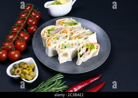 Gesunde Ernährung auf alten Holz- Hintergrund. Konzept der richtige Ernährung. Ansicht von oben. Flach. Stockfoto