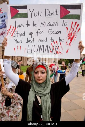 Protest against US funding of Israel - Austin Texas USA, 2. August 2014: Aktivisten nehmen an einer Kundgebung im Texas Capitol Teil und protestieren gegen Israels Belagerung des Gazastreifens und die Unterstützung und Finanzierung Israels durch die USA. ©Marjorie Kamys Cotera/Daemmrich Photography Stockfoto