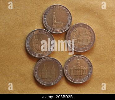 Deutsche Zwei Euro-Münzen Geld (EUR), Währung der Europäischen Union Stockfoto