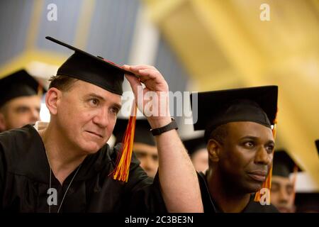 Rosharon Texas USA, 9. Mai 2015: Abschlussfeier für Insassen im Hochsicherheitsgefängnis der Darrington Unit. Die Absolventen erhielten ihre Bachelor-Abschlüsse in biblischen Studien über das Southwestern Baptist Theological Seminary. ©Marjorie Kamys Cotera/Daemmrich Photography Stockfoto