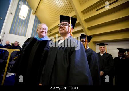 Rosharon Texas USA, 9. Mai 2015: Abschlussfeier für Insassen im Hochsicherheitsgefängnis der Darrington Unit. Die Absolventen erhielten ihre Bachelor-Abschlüsse in biblischen Studien über das Southwestern Baptist Theological Seminary. ©Marjorie Kamys Cotera/Daemmrich Photography Stockfoto