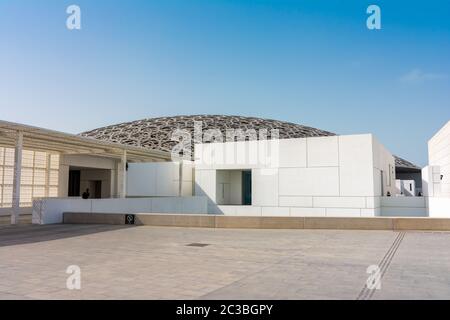 Abu Dhabi, Vereinigte Arabische Emirate, 23. Januar 2020: Eingang zum Louvre Abu Dhabi, ein neues Wahrzeichen von Abu Dhabi Stockfoto