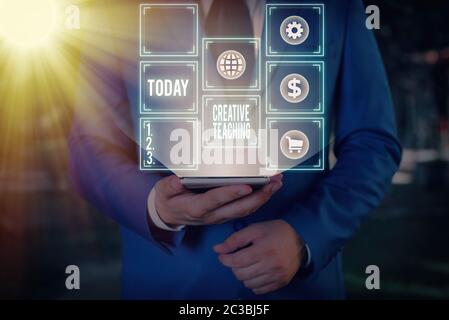 Konzeptionelle Handschrift zeigt kreative Lehre. Konzept, das den Akt des Coachings auf neuartige Weise, die das Wachstum fördert, bedeutet Stockfoto